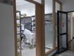 Lắp đặt cửa gỗ công nghiệp kết hợp kính 