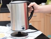 So sánh bình siêu tốc inox 1.7l philips hd9316/03 với bình siêu tốc nhựa 