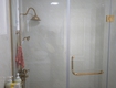 Cabin tắm kính phụ kiện vàng phù hợp phòng tắm tân cổ điển 