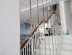 Gương trang trí cầu thang giúp mở rộng không gian