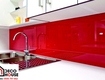 Kính ốp bếp đỏ ruby phù hợp người mệnh hỏa và thổ