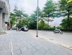 Mặt phố ba đình 6 tầng lừng lững ô tô dừng đỗ ...