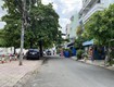 Nhà mặt tiền   phân lô vuông vức   xe hơi chạy vòng...