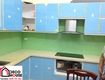 Mẫu kính ốp bếp màu xanh cốm cho nhà bếp hiện đại