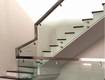 Cầu thang kính tay vịn inox 304   lựa chọn bền đẹp theo thời gian 