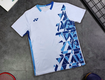 áo cầu lông yonex a218 nam trắng xanh: thiết kế hiện đại, tối...
