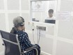 Nghe kém hơn  vì đeo máy trợ thính kém chất lượng 