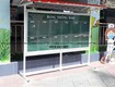 Bảng  thông báo cửa kính gắn khóa có mái che   chân di...