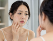 Kem chống nắng bị vón khi kết hợp với skincare: Cơ chế và cách hạn chế 