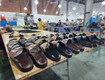 Xưởng sản xuất dép da nhận dập logo riêng theo mẫu cho shop thời trang 