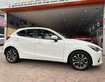 3 Cần bán Mazda2 1.5 AT 2018 màu trắng cực đẹp. Ce đủ hồ sơ gốc cầm tay