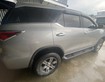 2 Fortuner mẫu mới đăng ký lần đầu tháng 2/2017 năm sản xuất 2016 màu bạc, số sàn máy dầu