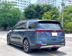 3 Bán xe Kia Carnival 2.2D Premium 8s 2023, màu xanh.