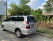 7 Tôi cần bán chiếc xe ô tô Toyota Innova 2.0E màu bạc