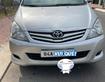 2 Toyota Innova 2011 8 chỗ Bạc