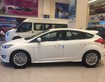 2 Ford Focus 2019 giảm ngay 76tr đồng tiền mặt, tặng kèm nhiều phụ kiện.