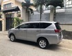 2 Gia đình cần bán xe Toyota Innova 2.0E, model 2018, màu Bạc