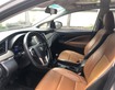 4 Gia đình cần bán xe Toyota Innova 2.0E, model 2018, màu Bạc