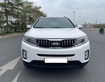 1 Gia đình bán Kia Sorento 2017, số tự động, máy dầu, Full DATH, màu trắng tinh khôi.