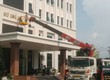 Cho thuê xe cẩu nâng người thi công trên cao 