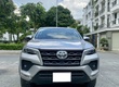 Bán xe Toyota Fortuner 2023, số sàn, máy dầu, màu bạc. 
