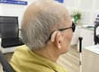 Dù đôi mắt không còn sáng rõ, bác vẫn muốn đôi tai mình được lắng nghe trọn vẹn...