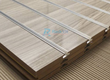 Slatwall và tôn lỗ: loại nào phù hợp với shop của bạn 
