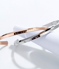 Phối Đồ Cùng Vòng Cuff Titan Dành Cho Nam Giới 