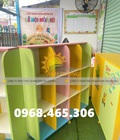 Tủ gỗ đựng chăn gối mầm non, tủ cặp dép trẻ em bằng gỗ 