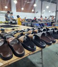 Xưởng sản xuất dép da nhận dập logo riêng theo mẫu cho shop thời trang 