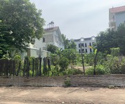 Bán lô đất Việt Hưng 316m2 - Đường oto tránh - Hợp mở phòng khám, gara - LH: 0913 296 825.