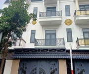 Bán nhà mặt tiền trung tâm Tân Uyên