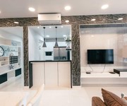 1 Bán cc Sunrise City Căn tầng 22.dt : 106m2, 2pn, 2wc hướng đông.Giá :5 tỷ