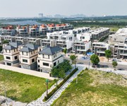 Cần nhượng lại căn biệt thự hơn 300m2, thiết kế 2 tầng mặt kênh sinh thái phia nam Đà Nẵng