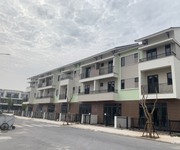 Bán nhanh shophouse đối diện công viên trung tâm, kinh doanh tốt