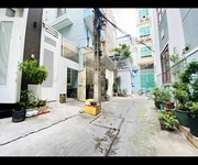 Cần bán 2 căn nhà Q.5 :   hẻm 104 Nguyễn Trãi F3-Q5 Diện tích : 5x20m 1 trệt 3 tầng, sân thượng