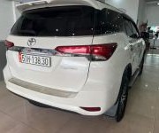 2 Cần bán xe toyota fortuner 2019  bình dương