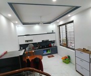 2 Chính chủ cần bán gấp căn nhà 3 tầng, sân cổng riêng.