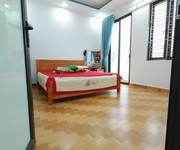 3 Chính chủ cần bán gấp căn nhà 3 tầng, sân cổng riêng.