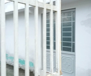 3 Mua đất tặng nhà,3phong trọ đã xuống cấp,3 wc  vật liệu xây dựng. nhà còn mới cách khu công nghiệp