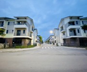 Bán gấp nhà phố đường trục thông 16m tại Centa City Vsip Từ Sơn Bắc Ninh
