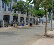2 Chính chủ bán nhà liền kề ngay mặt tiền đường Tân Phước Khánh 32, đầy đủ tiện nghi, sổ hồng chính ch