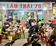 Do không có người phụ làm, nên đứa nhờ sang quán và mặt bằng