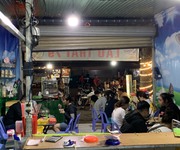 2 Do không có người phụ làm, nên đứa nhờ sang quán và mặt bằng