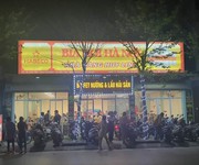 Sang nhượng nhưng quán vẫn mở bán hàng ngày ko đóng cửa đâu quý khách nhé