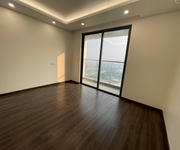 Cần bán căn hộ 68m2 không đồ ở tầng có view đẹp nhất tại tòa Hoàng Huy Sở Dầu.