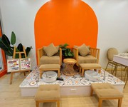 2 Sang toàn bộ tiệm nail ở 303 ấp bình hoà, xã bình trinh đông, tân trụ, long an