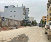 1 Bán 67m đất phố chợ hướng nam kinh doanh được luôn giá chỉ 2,3 tỷ