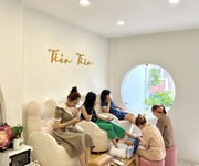 1 Sang lại tiệm nail   gội đầu quận phú nhuận➖ diện tích ngang 5m dài 16m   tầng 1  .