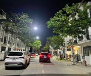Nhà phố 2 lầu cực kỳ sang trọng, nằm ngay phường Tân Phước Khánh, Tân Uyên